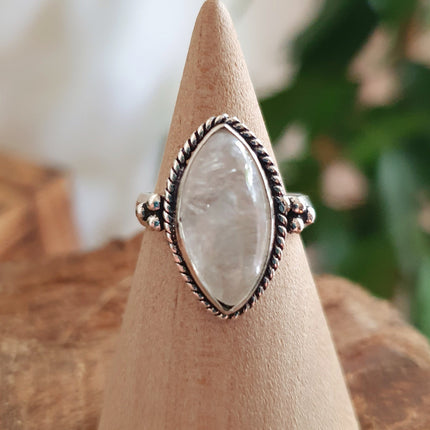 Bohemian style Moonstone and Silver Ring / Hippie / Boho / Ethnic / Rustic / Tribal / Gypsy / Festival / Healing / Festival / Small