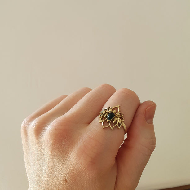 Golden Lotus Flower Ring / Black Onyx / Brass / Boho / Ethnic / Rustic / Tribal / Gypsy / Festival / Indian / Healing / Festival