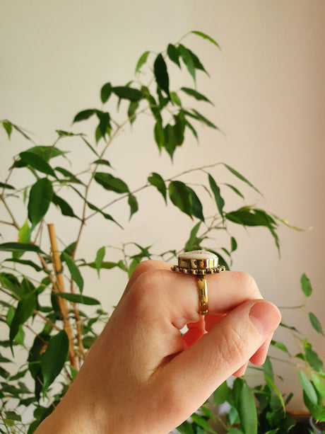 Cowrie Shell Brass Ring / Bohemian / Ethnic / Psy / Rustic / Tribal / Gypsy / Festival / Healing / Festival