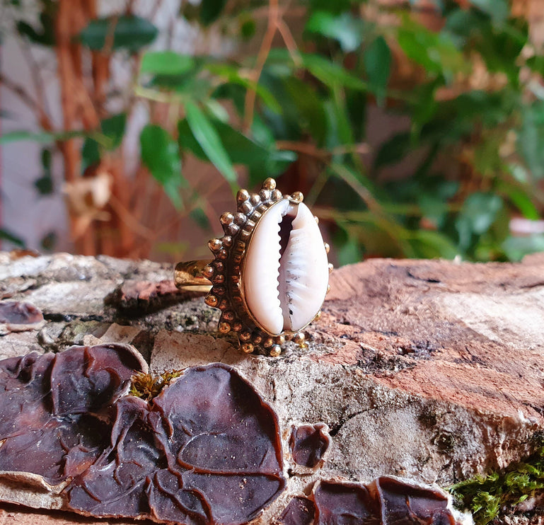 Cowrie Shell Brass Ring / Bohemian / Ethnic / Psy / Rustic / Tribal / Gypsy / Festival / Healing / Festival