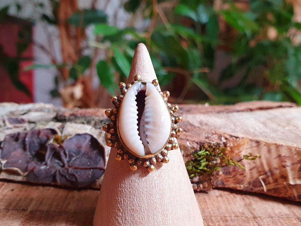 Cowrie Shell Brass Ring / Bohemian / Ethnic / Psy / Rustic / Tribal / Gypsy / Festival / Healing / Festival