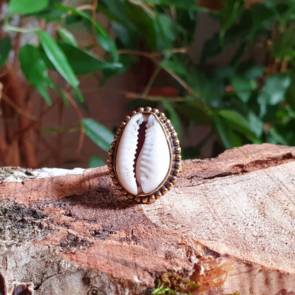 Cowrie Shell Brass Ring / Bohemian / Ethnic / Psy / Rustic / Tribal / Gypsy / Festival / Healing / Festival