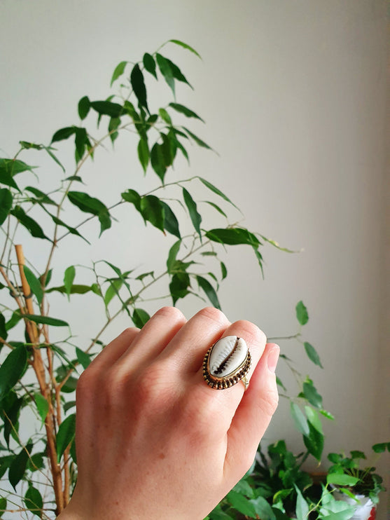 Cowrie Shell Brass Ring / Bohemian / Ethnic / Psy / Rustic / Tribal / Gypsy / Festival / Healing / Festival