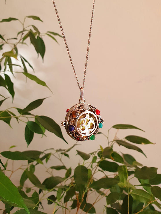 Bola Necklace 'Ohm Shanti' Silver & 7 Stones Chakras / Pregnancy / Harmony Ball / Chimes / Bell / Vegan / Ethnic / Boho / Tribal / Rustic