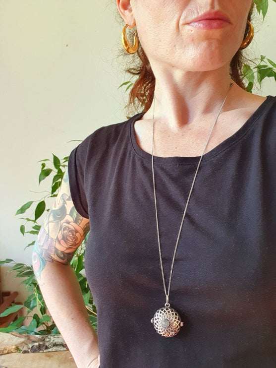 Bola Necklace Silver & Labradorite / Pregnancy / Harmony Ball / Chimes / Bell / Vegan / Ethnic / Boho / Tribal / Hippie / Hypoallergenic