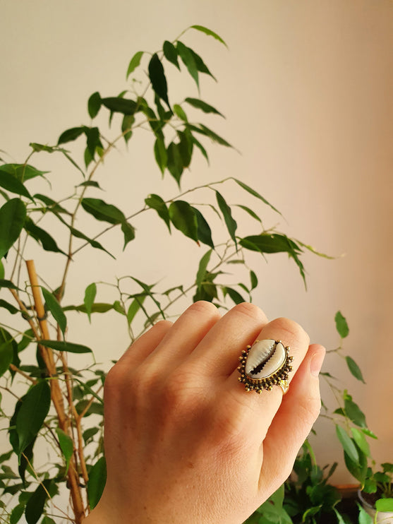 Cowrie Shell Brass Ring / Bohemian / Ethnic / Psy / Rustic / Tribal / Gypsy / Festival / Healing / Festival