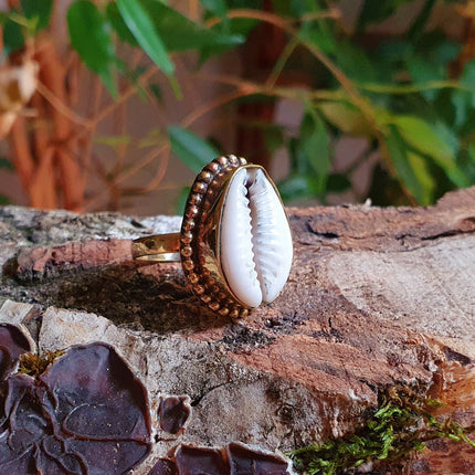 Cowrie Shell Brass Ring / Bohemian / Ethnic / Psy / Rustic / Tribal / Gypsy / Festival / Healing / Festival