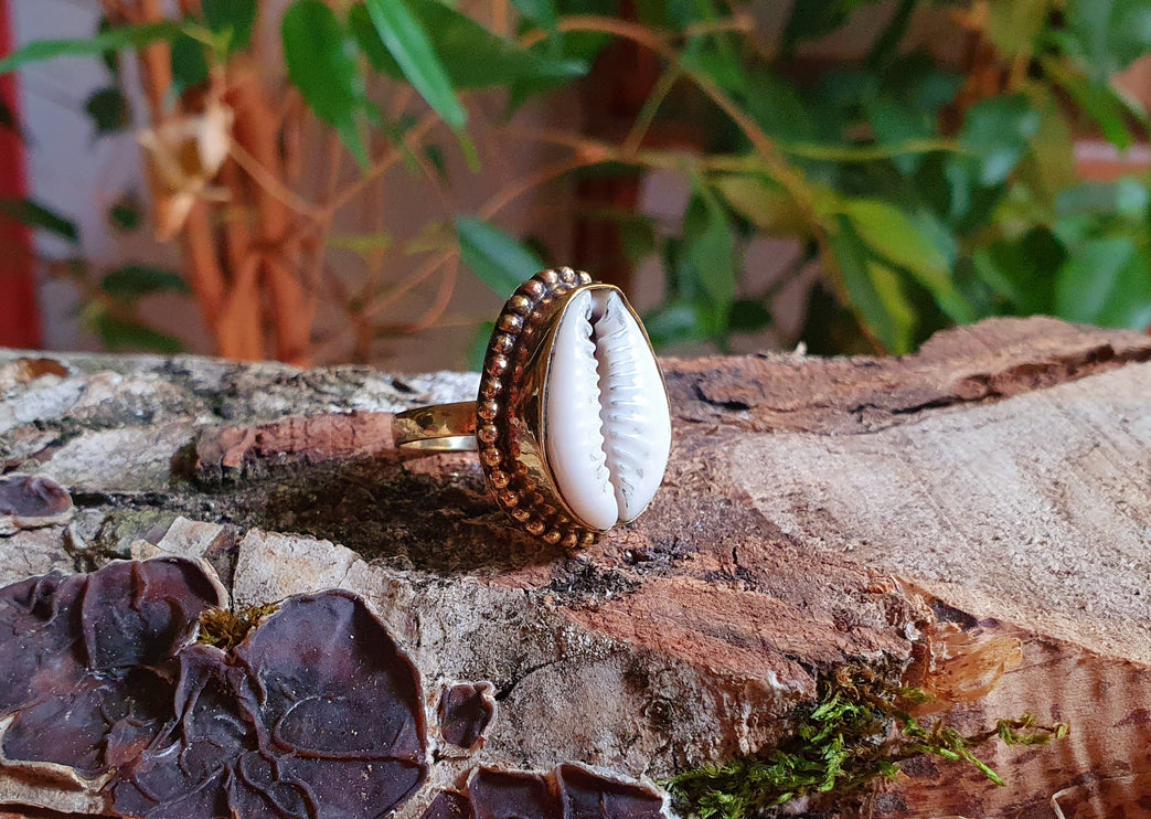 Cowrie Shell Brass Ring / Bohemian / Ethnic / Psy / Rustic / Tribal / Gypsy / Festival / Healing / Festival