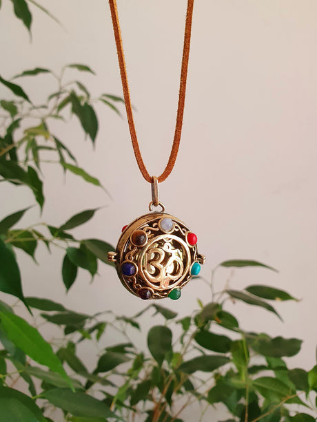 Golden Bola Necklace 'Ohm Shanti' Brass & 7 Stones Chakras / Pregnancy / Harmony Ball / Chimes / Bell / Vegan / Ethnic / Boho / Tribal