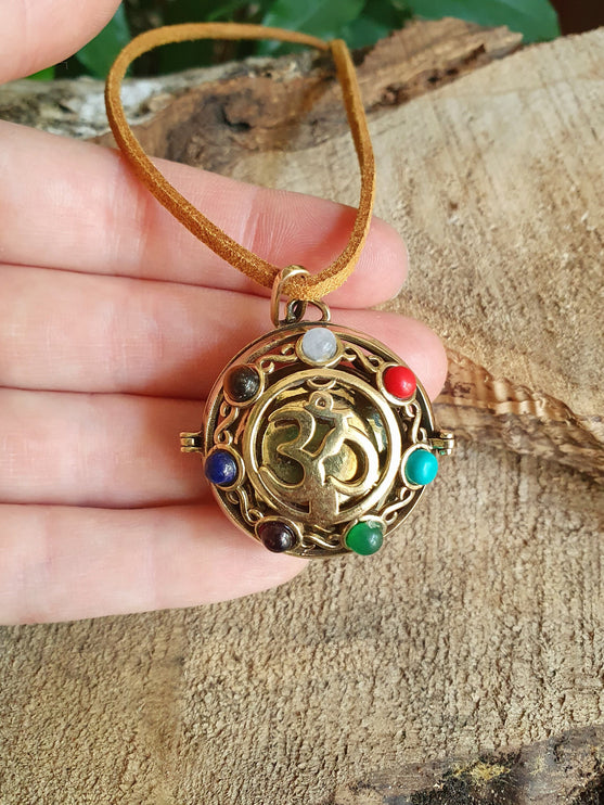 Golden Bola Necklace 'Ohm Shanti' Brass & 7 Stones Chakras / Pregnancy / Harmony Ball / Chimes / Bell / Vegan / Ethnic / Boho / Tribal