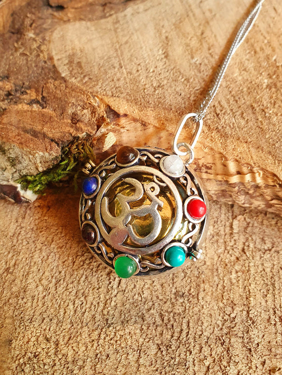 Bola Necklace 'Ohm Shanti' Silver & 7 Stones Chakras / Pregnancy / Harmony Ball / Chimes / Bell / Vegan / Ethnic / Boho / Tribal / Rustic