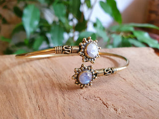 Bali Flower Brass Bracelet / Moonstone / Bangle / Ethnic / Rustic / Bohemian / Hippie / Gypsy / Psy / Adjustable