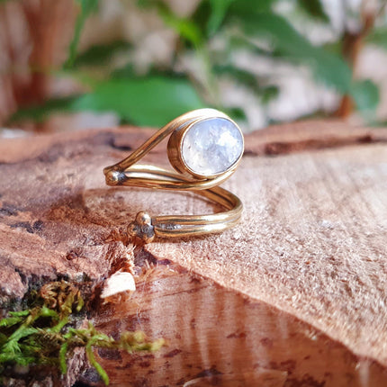 Ethnic style Brass & Moonstone Ring / Adjustable / Boho / Bohemian / Psy / Rustic / Tribal / Gypsy / Festival / Healing / Festival