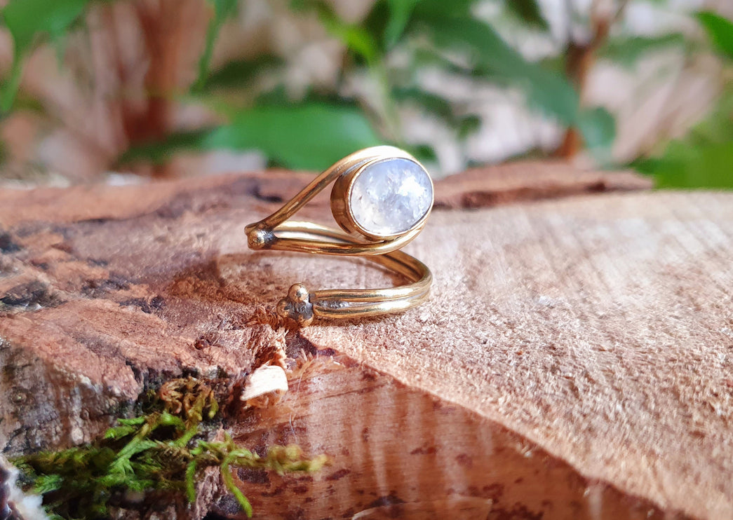 Ethnic style Brass & Moonstone Ring / Adjustable / Boho / Bohemian / Psy / Rustic / Tribal / Gypsy / Festival / Healing / Festival