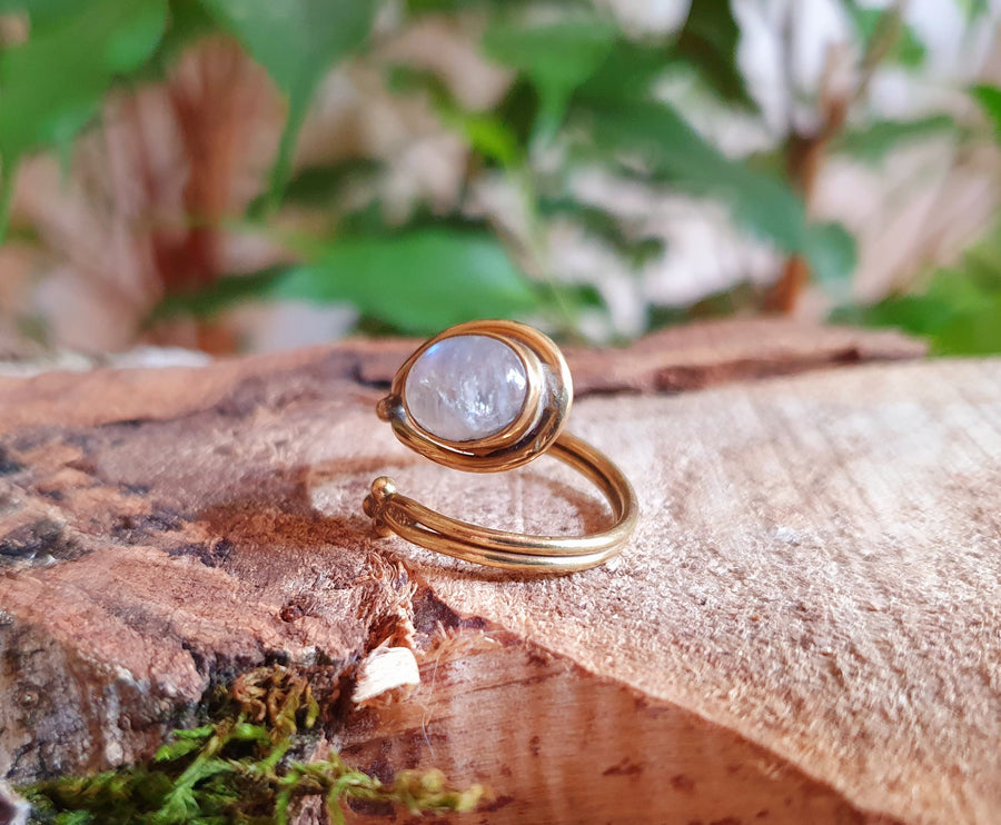 Ethnic style Brass & Moonstone Ring / Adjustable / Boho / Bohemian / Psy / Rustic / Tribal / Gypsy / Festival / Healing / Festival