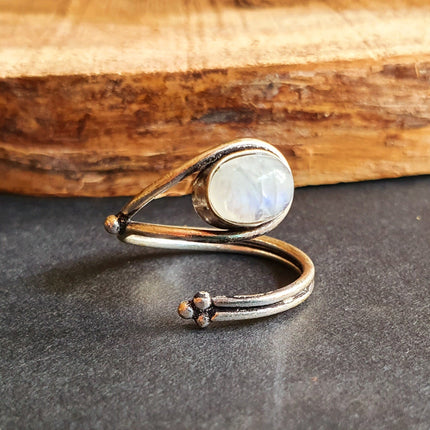 Ethnic style Silver & Moonstone Ring / Adjustable / Boho / Bohemian / Psy / Rustic / Tribal / Gypsy / Festival / Healing / Festival