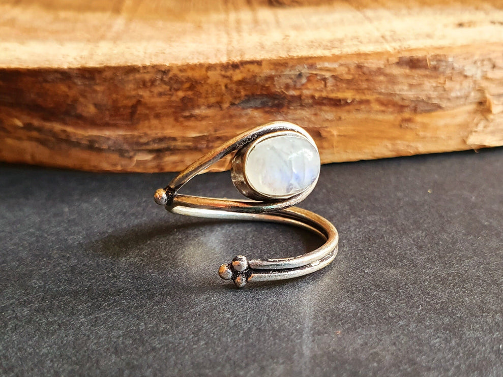 Ethnic style Silver & Moonstone Ring / Adjustable / Boho / Bohemian / Psy / Rustic / Tribal / Gypsy / Festival / Healing / Festival