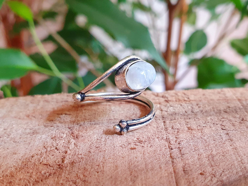 Ethnic style Silver & Moonstone Ring / Adjustable / Boho / Bohemian / Psy / Rustic / Tribal / Gypsy / Festival / Healing / Festival