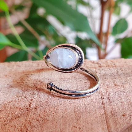 Ethnic style Silver & Moonstone Ring / Adjustable / Boho / Bohemian / Psy / Rustic / Tribal / Gypsy / Festival / Healing / Festival