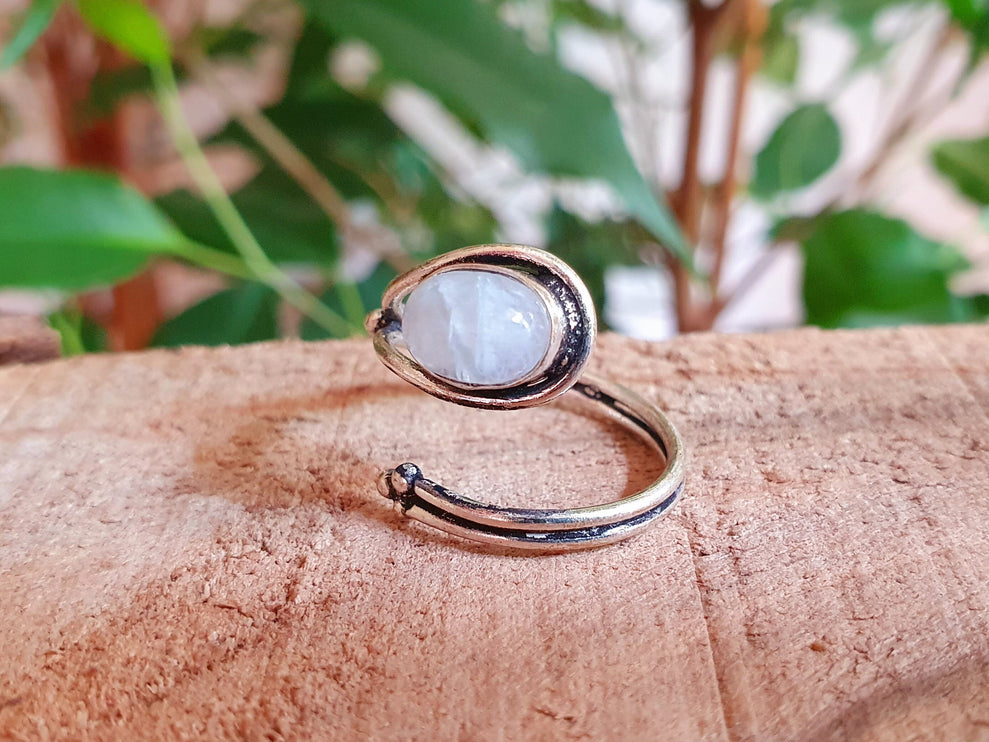 Ethnic style Silver & Moonstone Ring / Adjustable / Boho / Bohemian / Psy / Rustic / Tribal / Gypsy / Festival / Healing / Festival