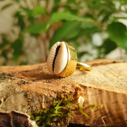 Cowrie Shell Brass Ring / Bohemian / Ethnic / Psy / Rustic / Tribal / Gypsy / Festival / Healing / Festival