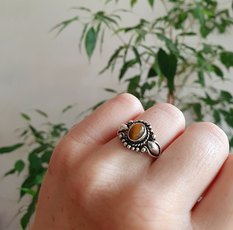 Bohemian style Tiger Eye and Silver Ring / Hippie / Boho / Ethnic / Rustic / Tribal / Gypsy / Festival / Healing / Festival / Small