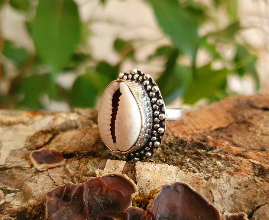 Cowrie Shell Silver Ring / Bohemian / Unisex / Mens Rings / Ethnic / Psy / Rustic / Tribal / Gypsy / Festival / Healing / Festival