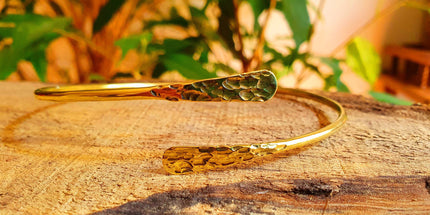 Hammered Brass Arm Bracelet / Boho / Tribal / Spiral / Bangle/ Ethnic / Rustic / Bohemian / Hippie / Body jewellery / Psy / Adjustable