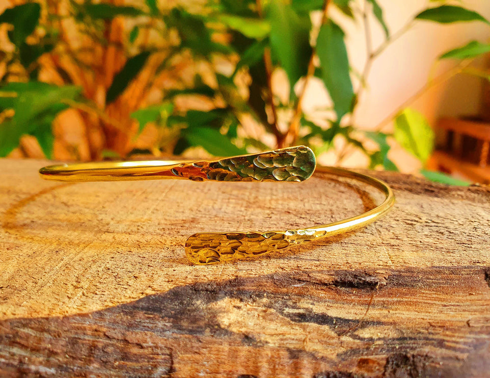 Hammered Brass Arm Bracelet / Boho / Tribal / Spiral / Bangle/ Ethnic / Rustic / Bohemian / Hippie / Body jewellery / Psy / Adjustable