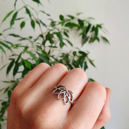 Silver Lotus Flower Ring / Boho / Buddha / Flower / Ethnic / Rustic / Tribal / Gypsy / Festival / Indian / Healing / Festival