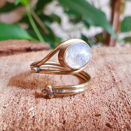 Ethnic style Brass & Moonstone Ring / Adjustable / Boho / Bohemian / Psy / Rustic / Tribal / Gypsy / Festival / Healing / Festival