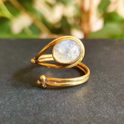 Ethnic style Brass & Moonstone Ring / Adjustable / Boho / Bohemian / Psy / Rustic / Tribal / Gypsy / Festival / Healing / Festival