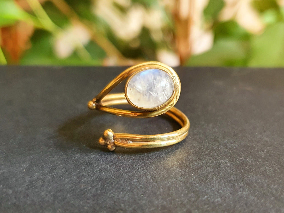 Ethnic style Brass & Moonstone Ring / Adjustable / Boho / Bohemian / Psy / Rustic / Tribal / Gypsy / Festival / Healing / Festival