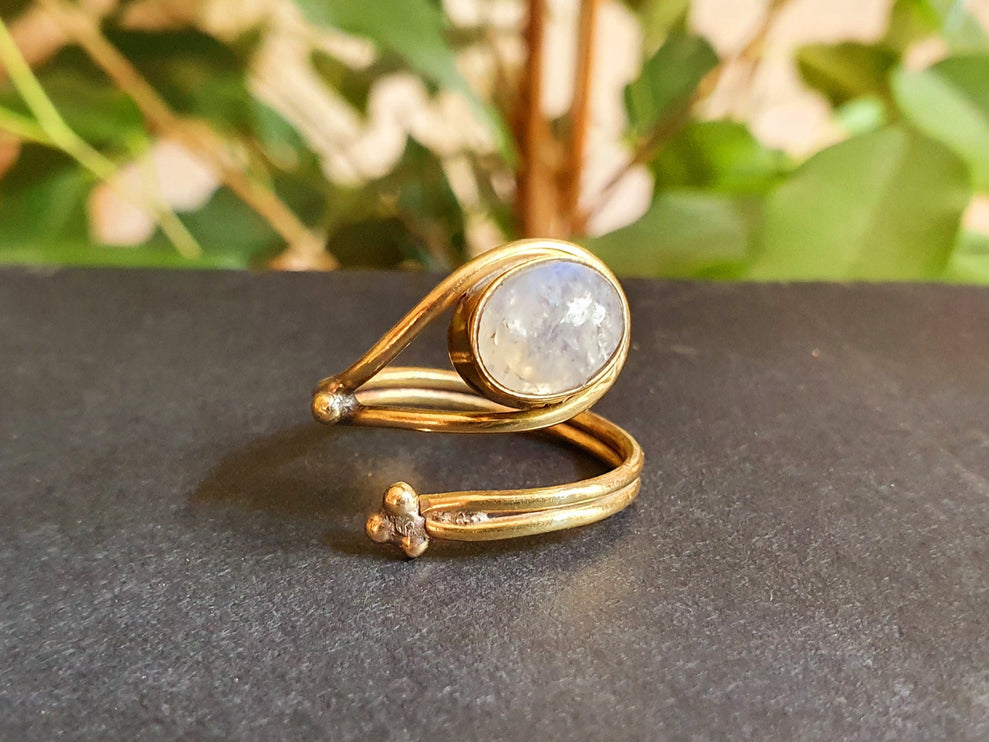 Ethnic style Brass & Moonstone Ring / Adjustable / Boho / Bohemian / Psy / Rustic / Tribal / Gypsy / Festival / Healing / Festival