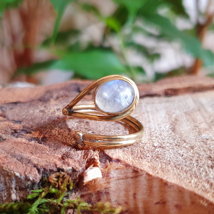 Ethnic style Brass & Moonstone Ring / Adjustable / Boho / Bohemian / Psy / Rustic / Tribal / Gypsy / Festival / Healing / Festival