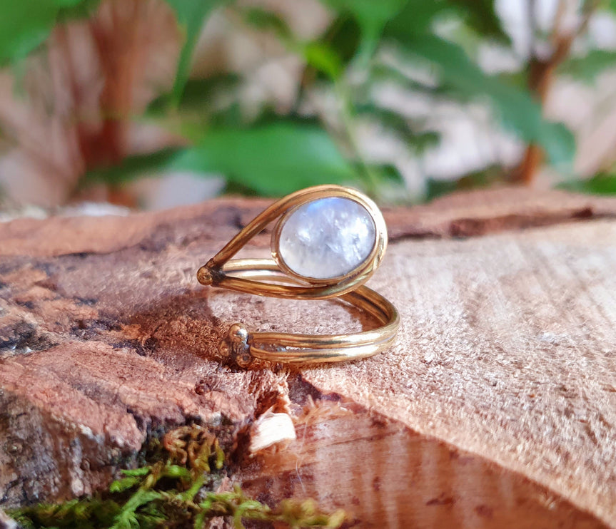 Ethnic style Brass & Moonstone Ring / Adjustable / Boho / Bohemian / Psy / Rustic / Tribal / Gypsy / Festival / Healing / Festival