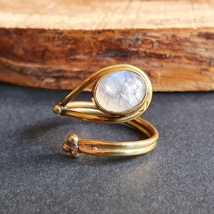 Ethnic style Brass & Moonstone Ring / Adjustable / Boho / Bohemian / Psy / Rustic / Tribal / Gypsy / Festival / Healing / Festival