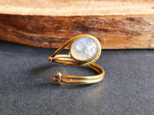 Ethnic style Brass & Moonstone Ring / Adjustable / Boho / Bohemian / Psy / Rustic / Tribal / Gypsy / Festival / Healing / Festival