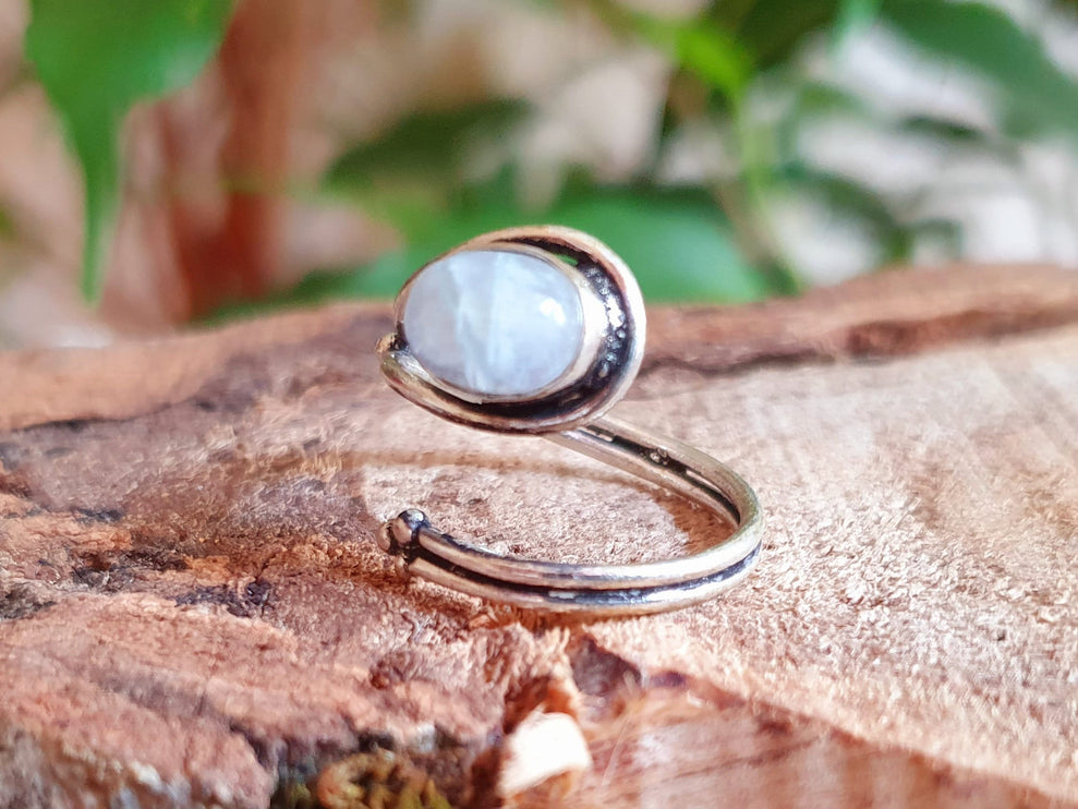 Ethnic style Silver & Moonstone Ring / Adjustable / Boho / Bohemian / Psy / Rustic / Tribal / Gypsy / Festival / Healing / Festival