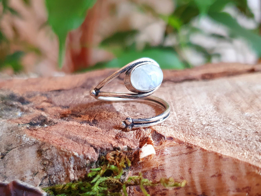 Ethnic style Silver & Moonstone Ring / Adjustable / Boho / Bohemian / Psy / Rustic / Tribal / Gypsy / Festival / Healing / Festival