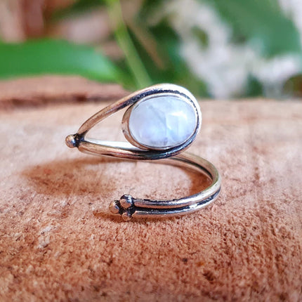 Ethnic style Silver & Moonstone Ring / Adjustable / Boho / Bohemian / Psy / Rustic / Tribal / Gypsy / Festival / Healing / Festival