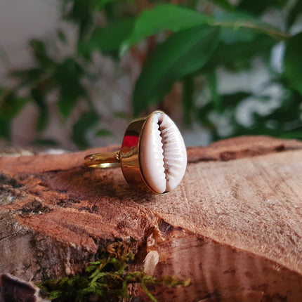 Cowrie Shell Brass Ring / Bohemian / Ethnic / Psy / Rustic / Tribal / Gypsy / Festival / Healing / Festival