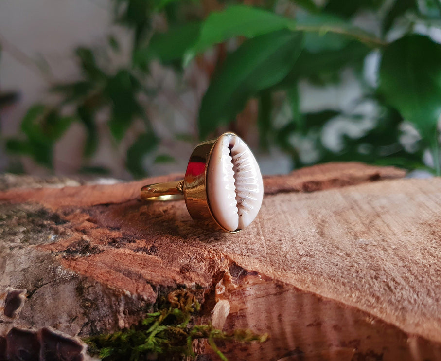 Cowrie Shell Brass Ring / Bohemian / Ethnic / Psy / Rustic / Tribal / Gypsy / Festival / Healing / Festival