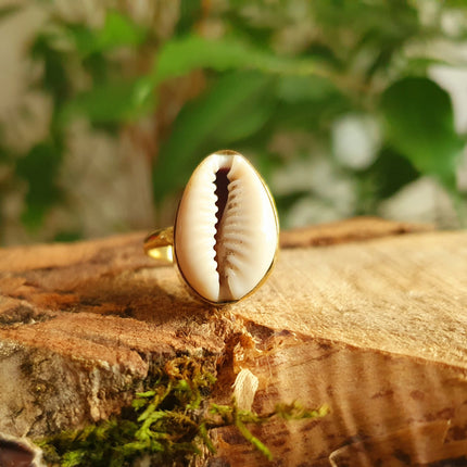 Cowrie Shell Brass Ring / Bohemian / Ethnic / Psy / Rustic / Tribal / Gypsy / Festival / Healing / Festival