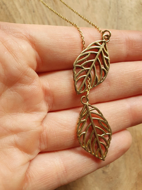Lariat Necklace in Brass with Two Leaves Design / Minimalist / Contemporary / Boho / Modern / Chic / Pretty / Chain / Nature
