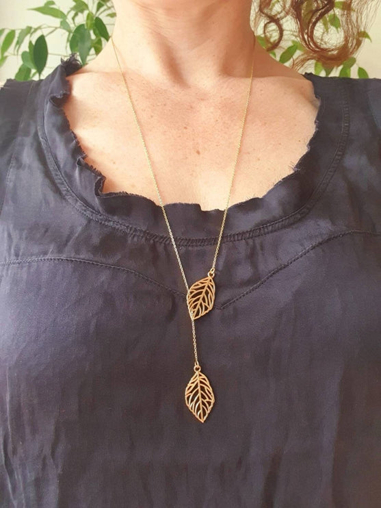 Lariat Necklace in Brass with Two Leaves Design / Minimalist / Contemporary / Boho / Modern / Chic / Pretty / Chain / Nature