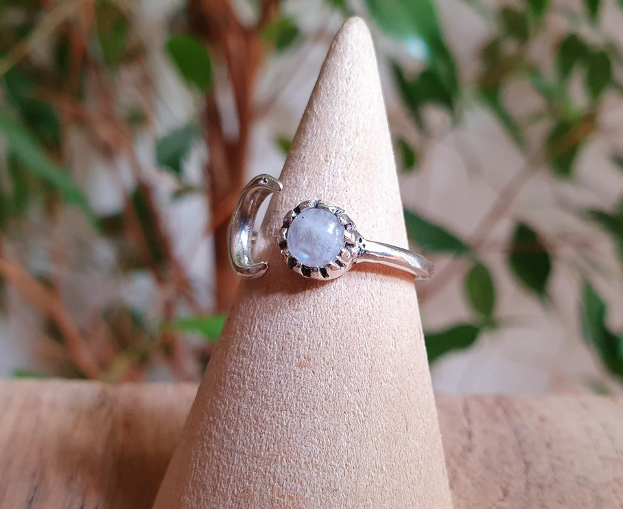 Moon Silver Ring / Moonstone / Zodiac / Purple / Boho / Ethnic / Rustic / Tribal / Gypsy / Festival / Healing / Festival