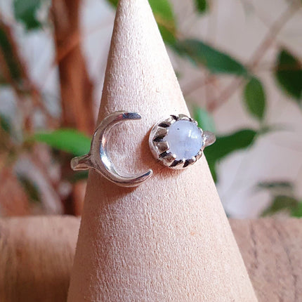 Moon Silver Ring / Moonstone / Zodiac / Purple / Boho / Ethnic / Rustic / Tribal / Gypsy / Festival / Healing / Festival