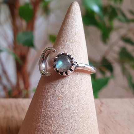 Labradorite Moon Silver Ring / Zodiac / Purple / Boho / Ethnic / Rustic / Tribal / Gypsy / Festival / Healing / Festival