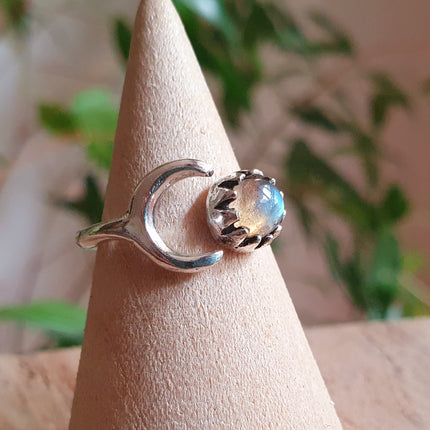 Labradorite Moon Silver Ring / Zodiac / Purple / Boho / Ethnic / Rustic / Tribal / Gypsy / Festival / Healing / Festival